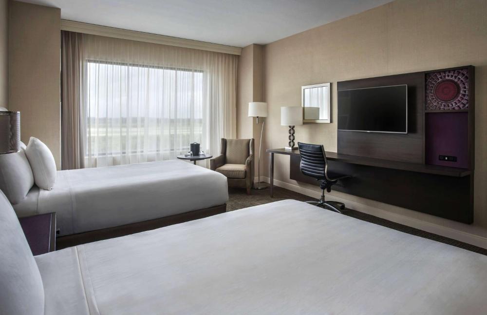 Double Room with Two Double Beds - High Floor/Mobility Accessible interior